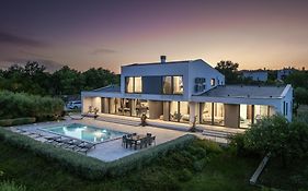 Martincic Residence - 5 Stars Luxury With Pool Heating On 4000M2