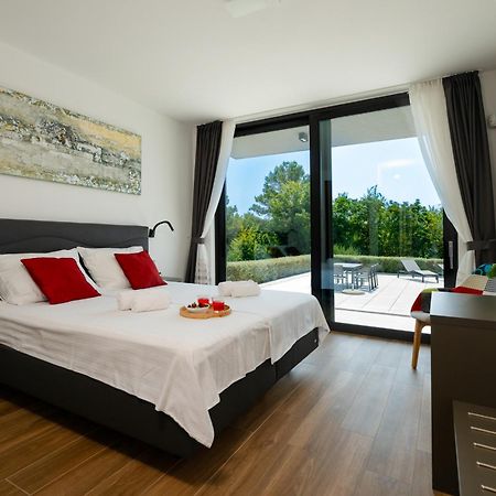Martincic Residence - 5 Stars Luxury With Pool Heating On 4000M2 Rakalj Exteriér fotografie